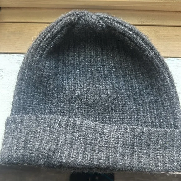 Brunello Cucinelli 100% Cashmere Beanie "Love" - Picture 3 of 4